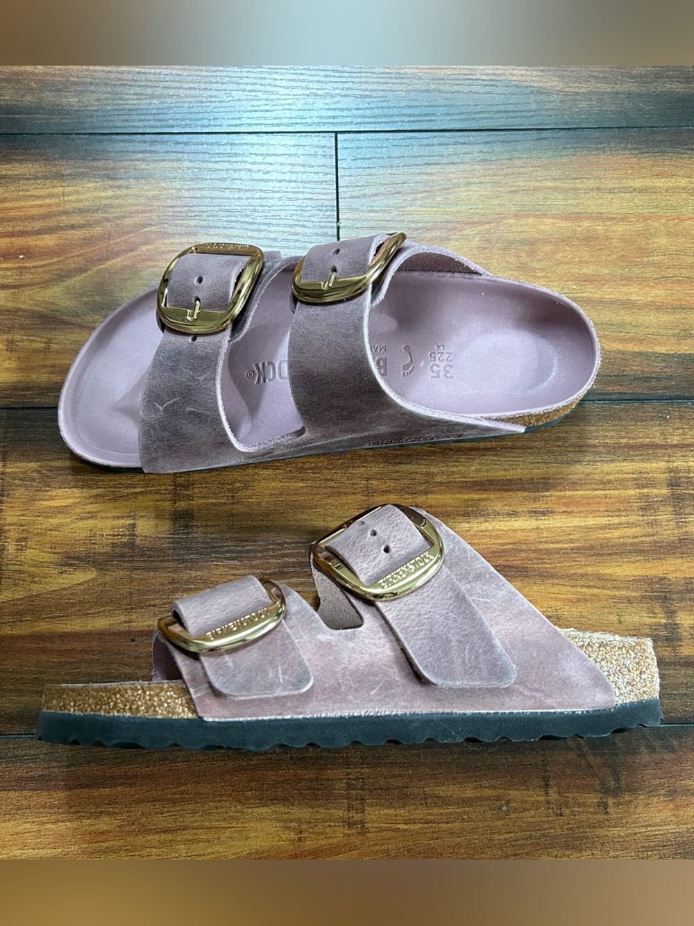 NEW W/ BOX Birkenstock Large Gold Buckle Leather Sandal Lavender Sz 35/5.5